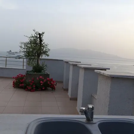 Magic Sea View Central Aparthotel *